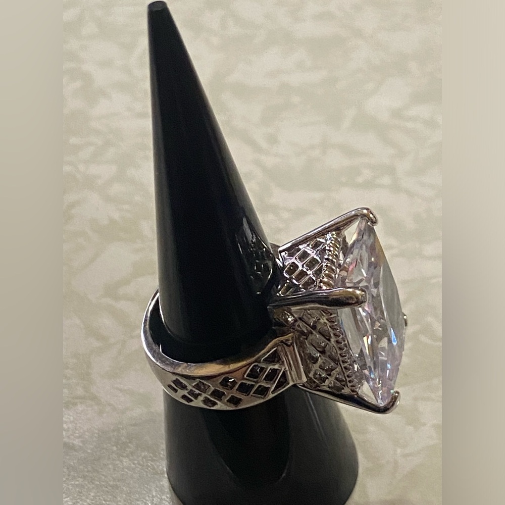 Statement Clear Glass Ring #9022 - Picture 11 of 13